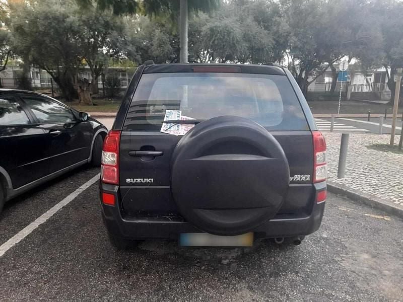 Usado Suzuki Grand Vitara 129 HP (94 kW) 2006 Preto Citadino