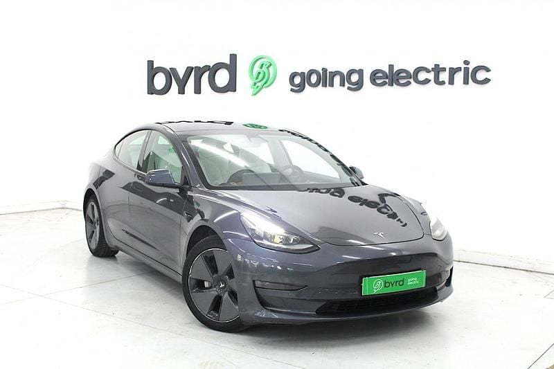 Cinza Usado 2021 Tesla Model 3 Sedan | € 25.900 (Bom preço) - Imagem 1/4