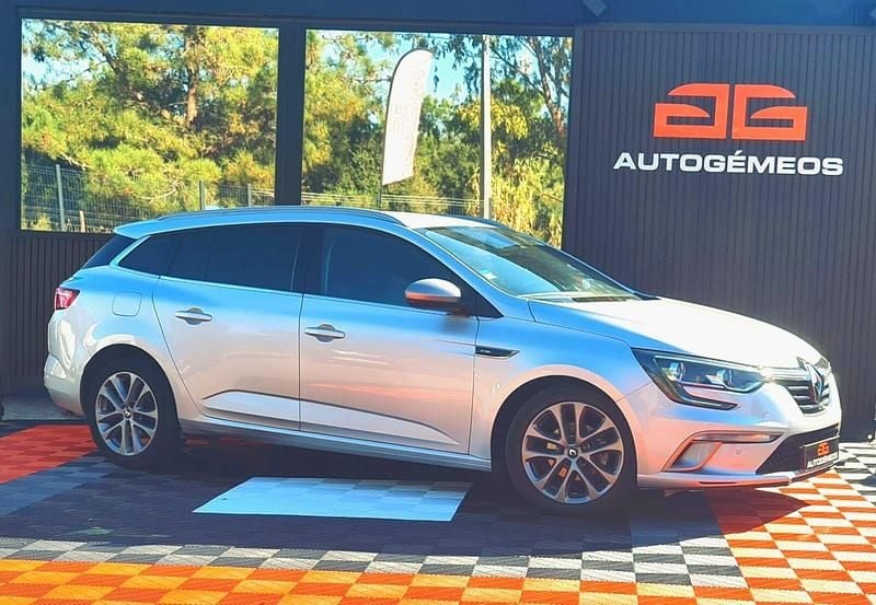 Cinza Usado 2018 Renault Mégane GT Line GT-Line | € 15.900 (Super Preço) - Imagem 1/4