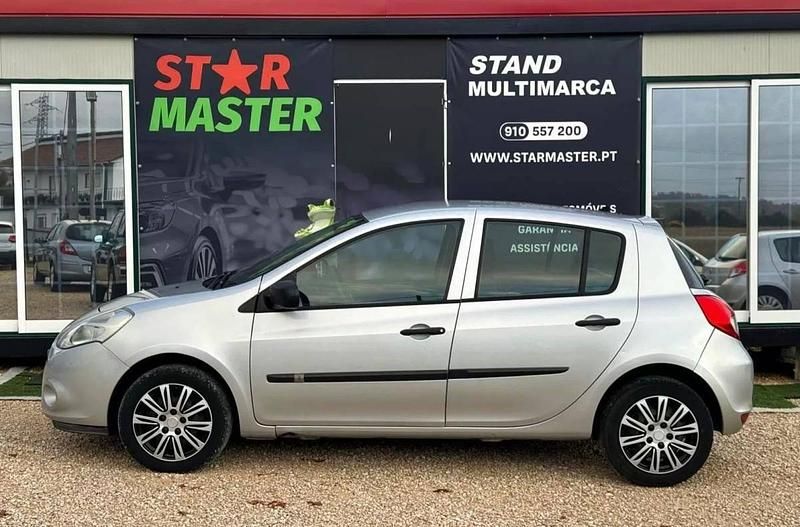 Usado Renault Clio II 68 HP (50 kW) 2009 Cinzento Citadino