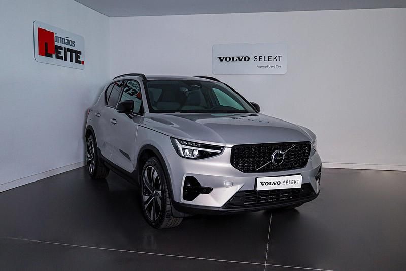 Cinza Novo 2025 Volvo XC40 Plus SUV | € 45.990 (Caro) - Imagem 1/4