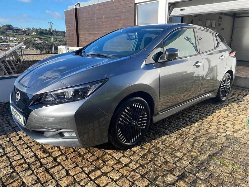 Usado Nissan Leaf 110 kW (150 HP) 2022 Cinzento Citadino