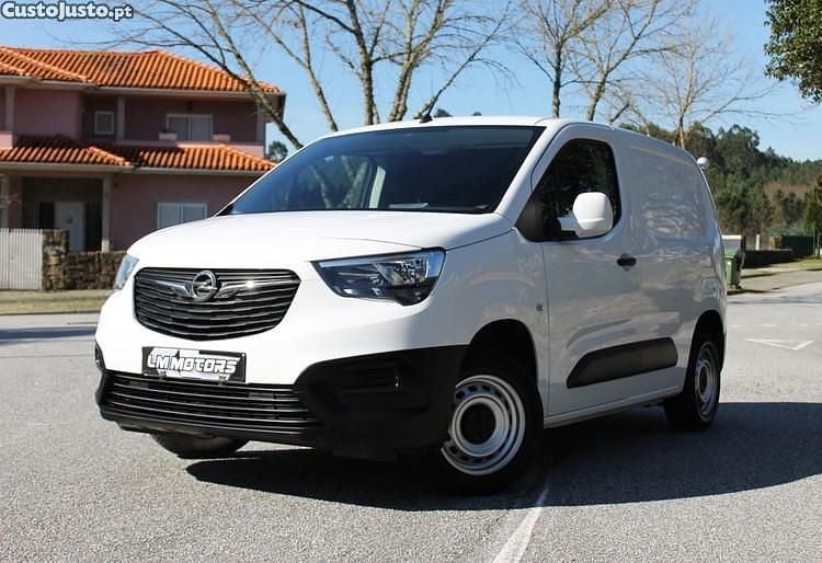 Usado Opel Combo 102 HP (75 kW) 2020 Branco Monovolume