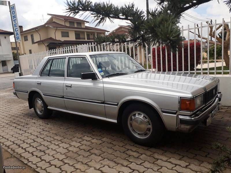 Toyota crown deluxe
