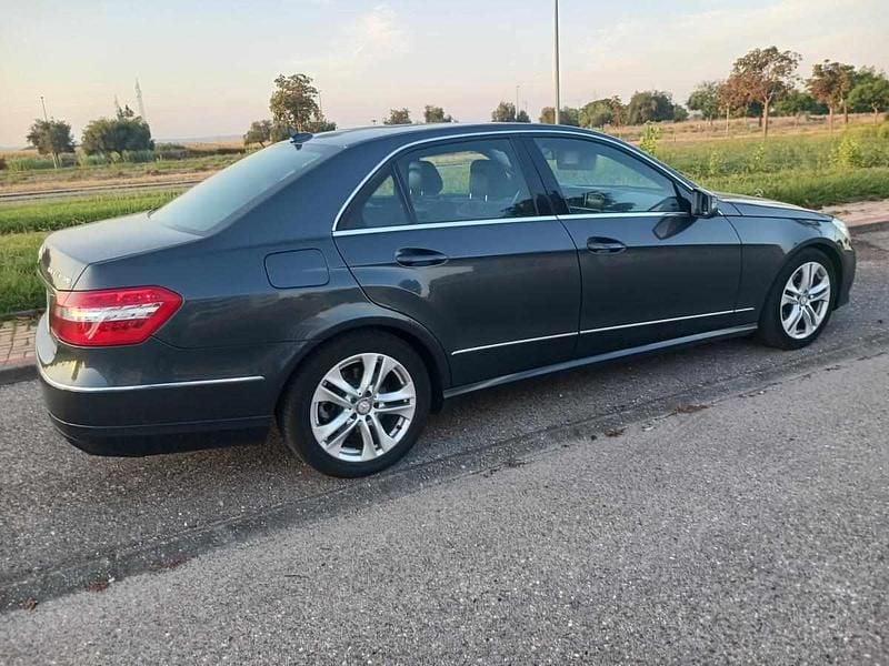 Usado Mercedes E250 204 HP (150 kW) 2012 Cinzento Carrinha