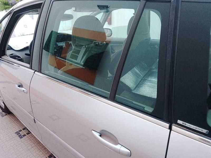 Usado Citroën Grand C4 Picasso Exclusive 101 HP (74 kW) 2010 Monovolume