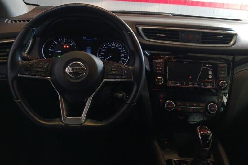 Usado Nissan Qashqai Style Edition 115 HP (84 kW) 2020 Cinzento (metalizado) SUV