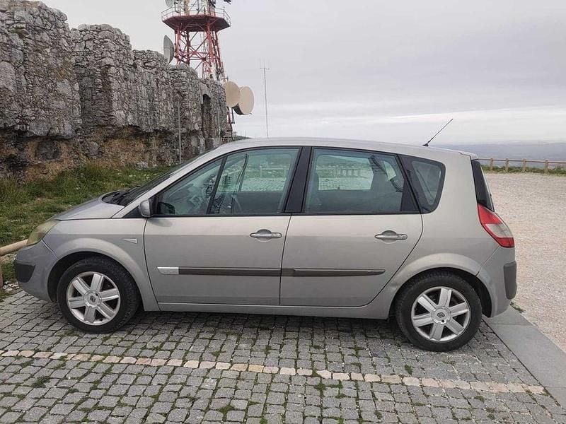 Usado 2006 Renault Scénic II Monovolume | € 1.900 (Bom preço) - Imagem 1/4