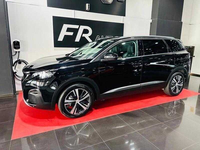 Usado Peugeot 5008 Allure 130 HP (95 kW) 2019 Preto Monovolume