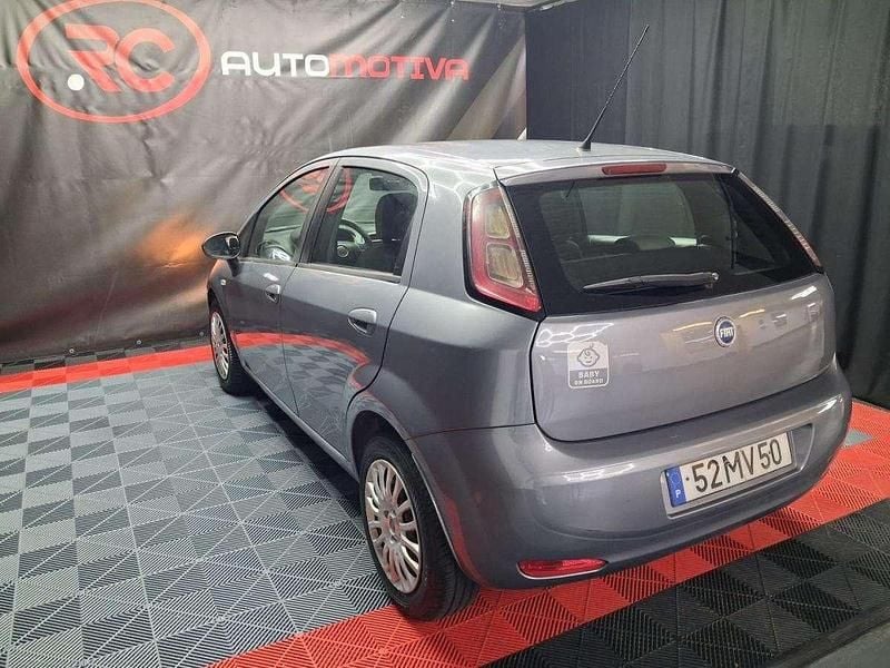 Usado Fiat Punto 85 HP (62 kW) 2012 Cinzento Citadino