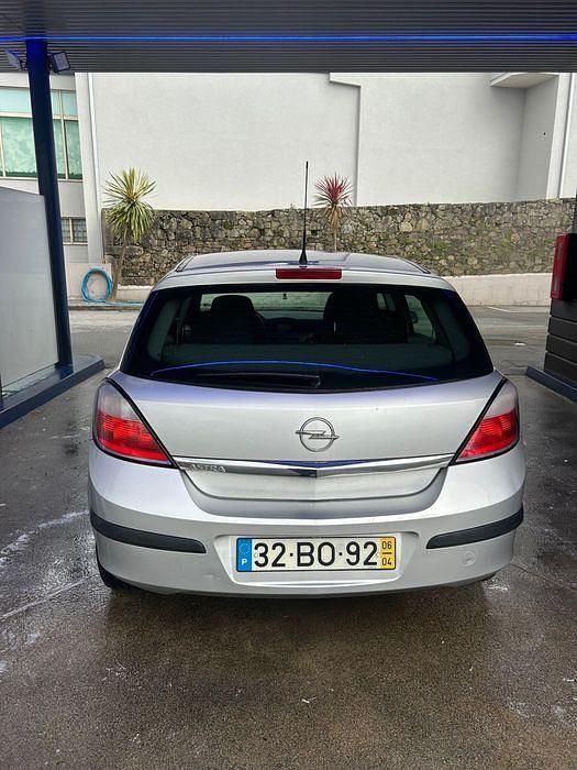 Usado Opel Astra 90 HP (66 kW) 2006 Sedan