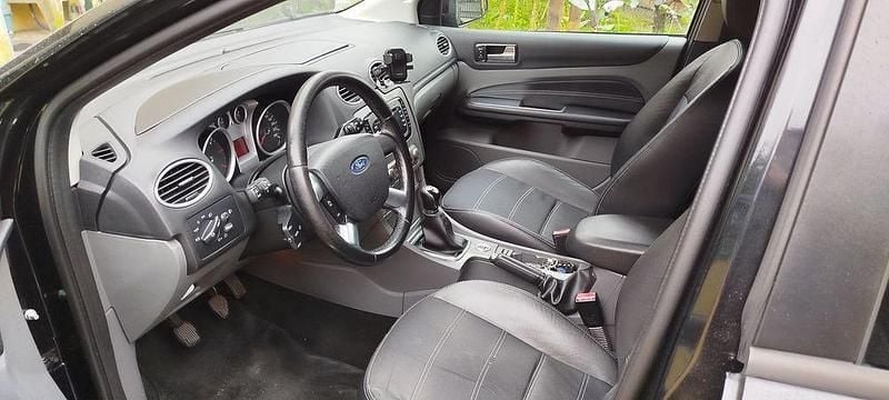 Usado Ford Focus 90 HP (66 kW) 2010 Sedan