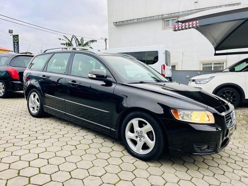 Usado Volvo V50 Momentum 115 HP (84 kW) 2010 Preto Carrinha