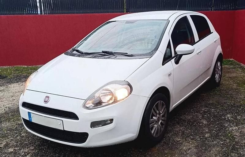 Branco Usado 2018 Fiat Punto Easy Citadino | € 8.750 (Preço justo) - Imagem 1/4