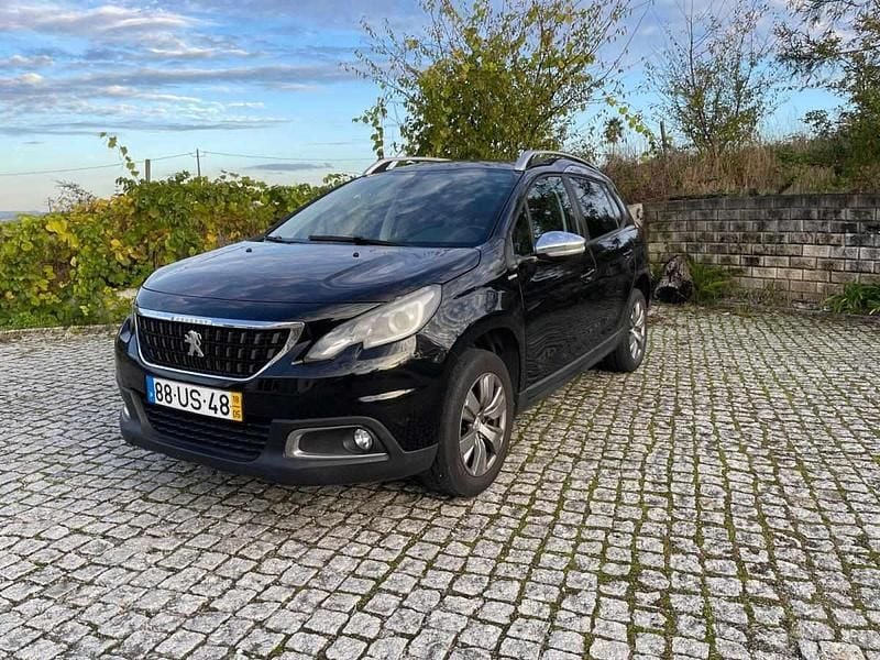 Usado Peugeot 2008 82 HP (60 kW) 2018 Preto SUV