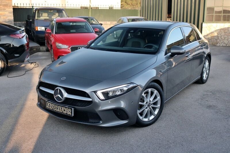 Cinza Usado 2018 Mercedes A180 Style | € 22.700 (Bom preço) - Imagem 1/4