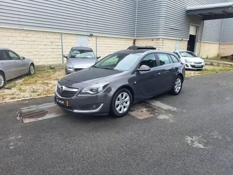 Cinzento Usado 2016 Opel Insignia Executive Carrinha | € 10.980 (Preço justo) - Imagem 1/4