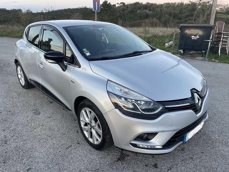Usado 2019 Renault Clio IV LIMITED Sedan | € 10.850 (Preço justo) - Imagem 1/4