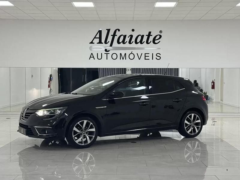 Usado Renault Mégane III Bose Edition 100 HP (73 kW) 2016 Preto