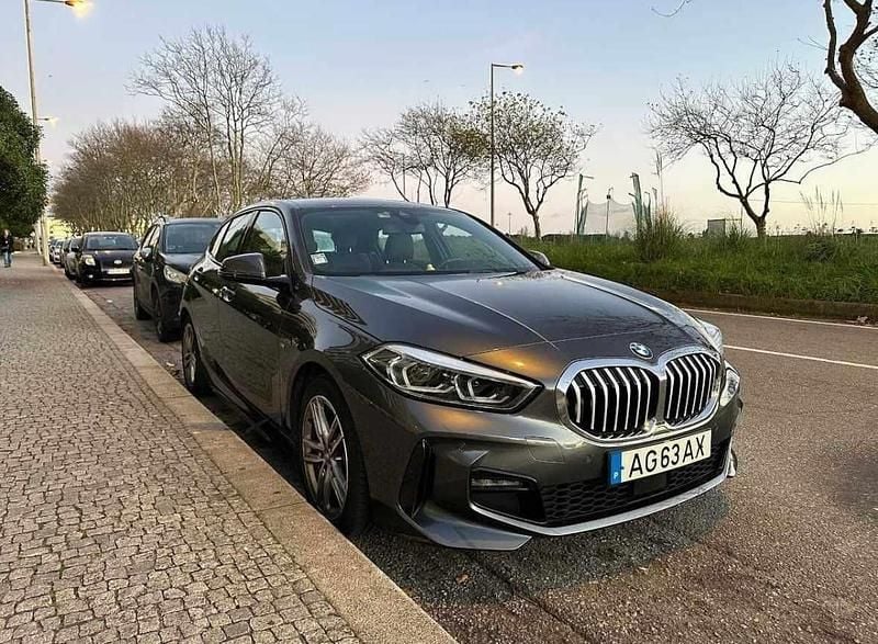 Cinzento Usado 2021 BMW 116 Citadino | € 22.500 (Super Preço) - Imagem 1/4