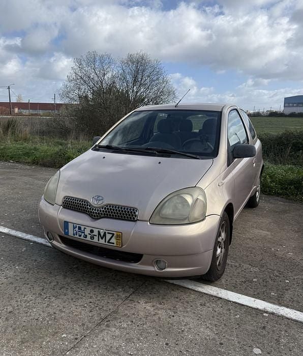 Usado Toyota Yaris 68 HP (50 kW) 1999