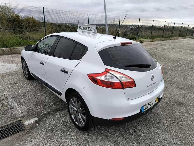 Usado Renault Mégane III 90 HP (66 kW) 2013 Branco Citadino