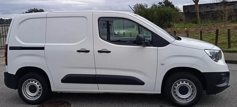 Usado Opel Combo Edition+ 102 HP (75 kW) 2022 Branco Monovolume