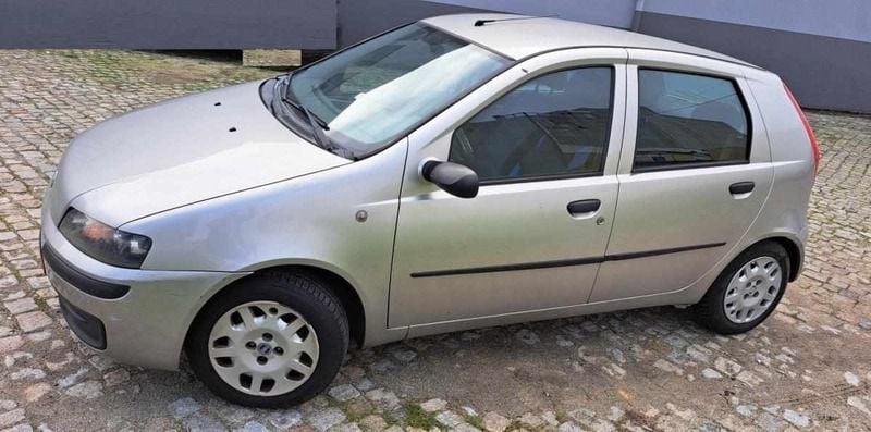 Cinzento Usado 2001 Fiat Punto Citadino | € 1.180 (Preço justo) - Imagem 1/4
