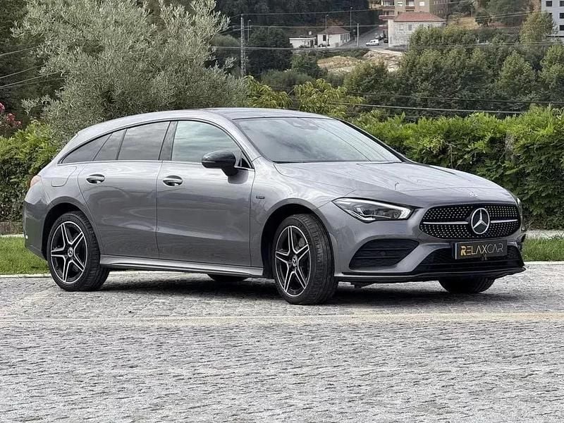 Cinzento Usado 2021 Mercedes CLA250e Shooting Brake AMG line Carrinha | € 28.990 (Preço justo) - Imagem 1/4