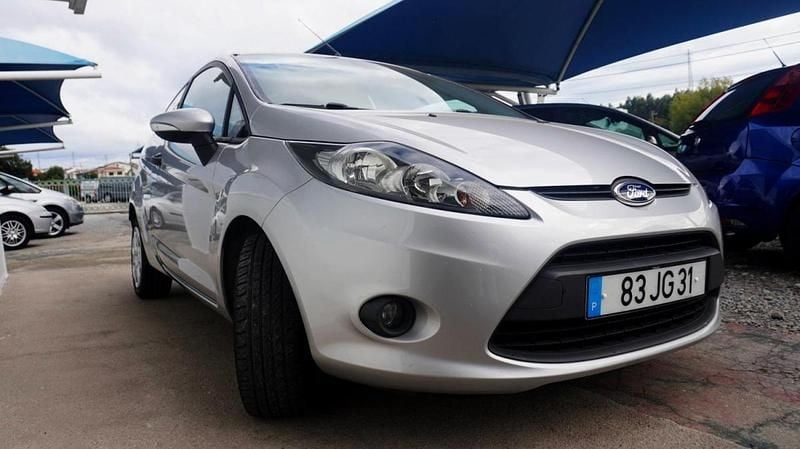Usado Ford Fiesta 68 HP (50 kW) 2010 Cinzento Citadino