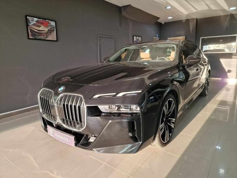Preto Usado 2023 BMW 740 Sedan | € 118.980 - Imagem 1/4