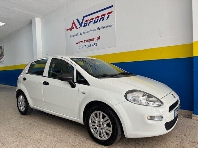 Branco Usado 2018 Fiat Punto Lounge Citadino | € 8.750 (Preço justo) - Imagem 1/4
