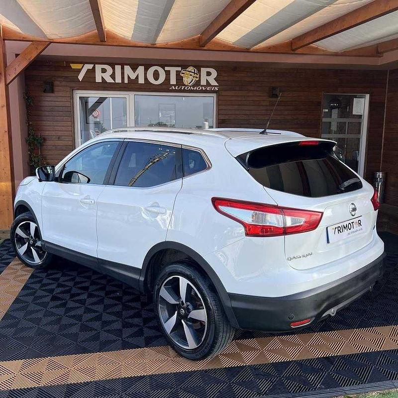 Usado Nissan Qashqai Tekna 110 HP (80 kW) 2015 Branco SUV