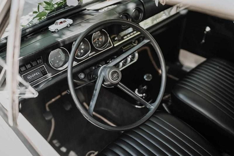 Usado Opel Kadett 60 HP (44 kW) 1972 Outra Sedan