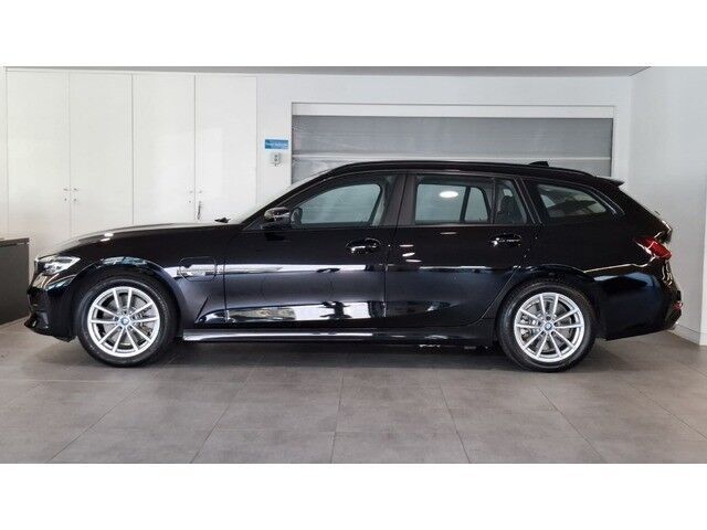 Usado BMW 320e 204 HP (150 kW) 2022 Preto Carrinha
