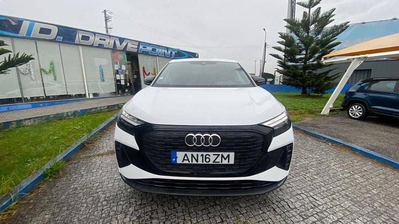 Usado Audi Q4 e-tron 150 kW (204 HP) 2022 Branco SUV