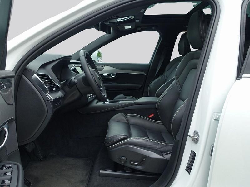Branco Usado 2024 Volvo XC90 Plus SUV | € 63.499 - Imagem 1/4