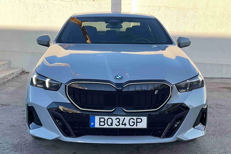 Cinzento Usado 2025 BMW i5 Shadowline Sedan | € 69.500 - Imagem 1/4