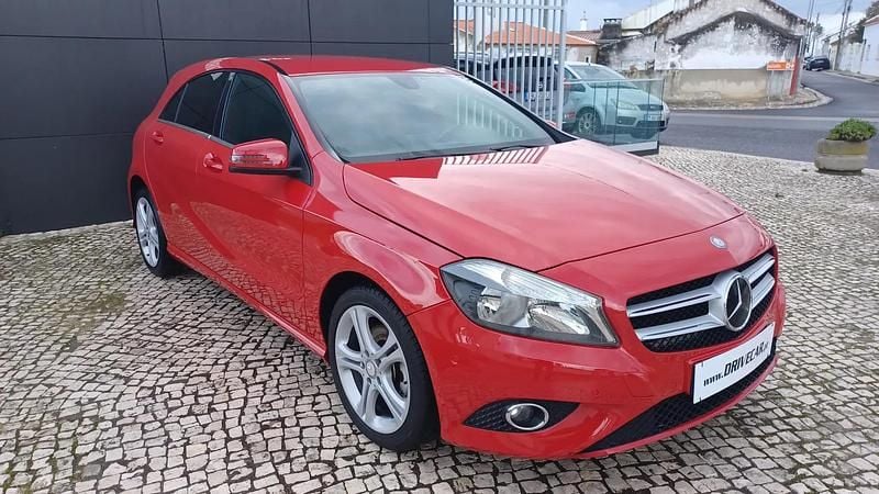 Vermelho Usado 2013 Mercedes A200 Citadino | € 15.980 (Preço elevado) - Imagem 1/4