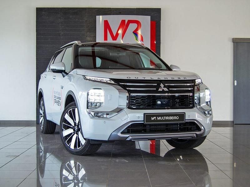 Usado 2025 Mitsubishi Outlander P-HEV Instyle | € 50.190 - Imagem 1/4