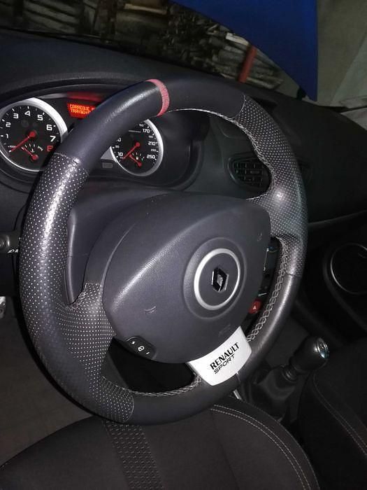 Usado Renault Clio III R.S. 197 HP (144 kW) 2006