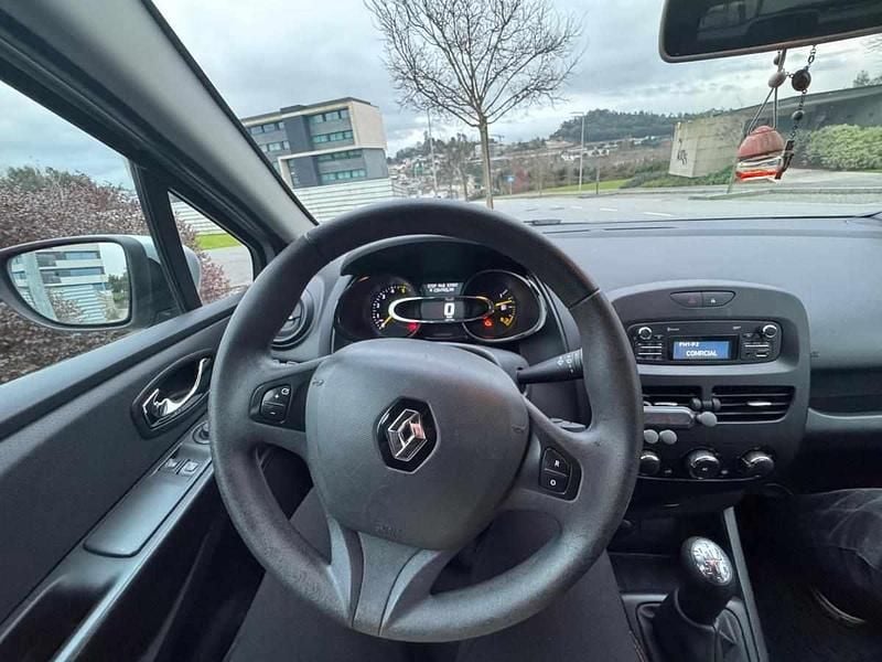 Usado Renault Clio IV 90 HP (66 kW) 2013 Cinzento Citadino