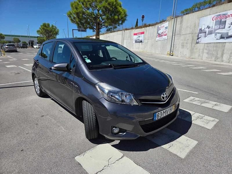 Cinzento Usado 2012 Toyota Yaris Citadino | € 7.950 (Preço justo) - Imagem 1/4