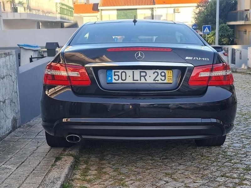 Usado Mercedes E250 204 HP (150 kW) 2011 Preto Coupé