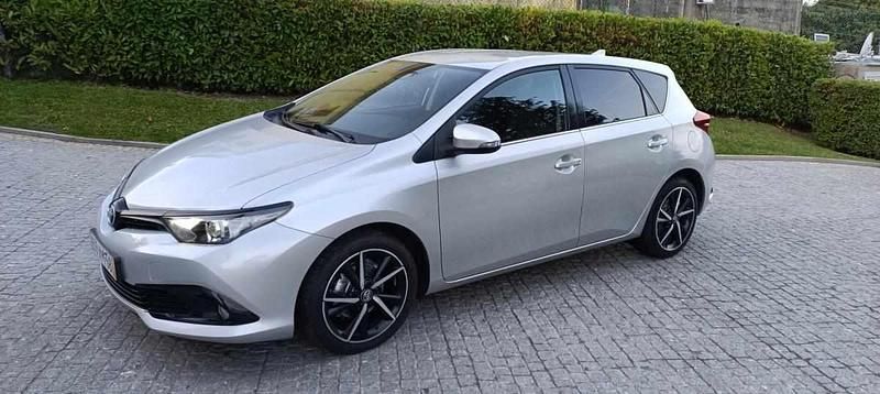 Usado Toyota Auris 90 HP (66 kW) 2018 Cinzento Citadino
