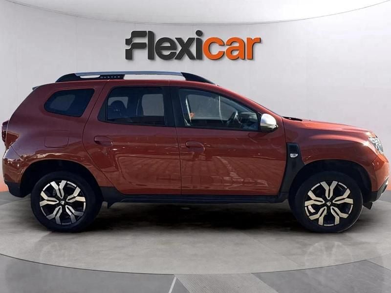 Usado Dacia Duster Journey 101 HP (74 kW) 2022 Laranja Sedan