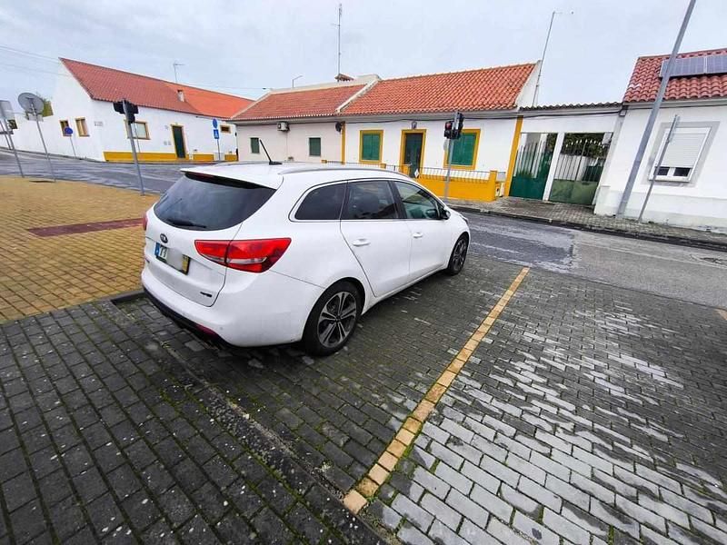 Usado Kia Ceed 136 HP (100 kW) 2016 Branco Citadino