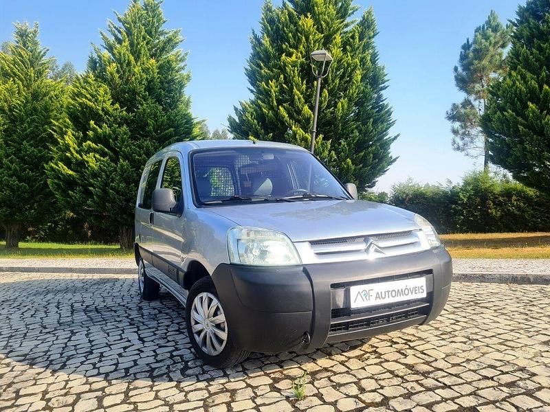 Cinza Usado 2005 Citroën Berlingo Sedan | € 7.750 - Imagem 1/4