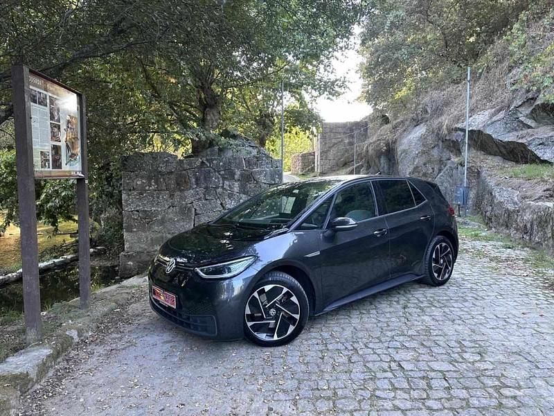Cinzento Usado 2021 VW ID.3 Citadino | € 22.500 (Preço justo) - Imagem 1/4