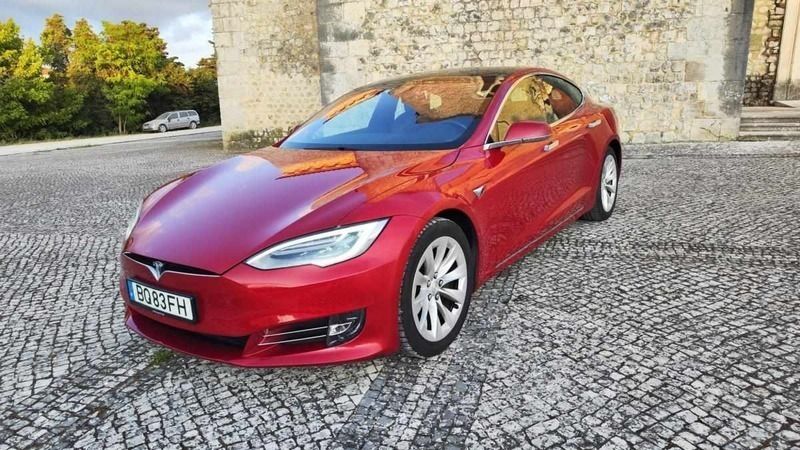 Vermelho Usado 2019 Tesla Model S Long Range Sedan | € 37.500 - Imagem 1/4